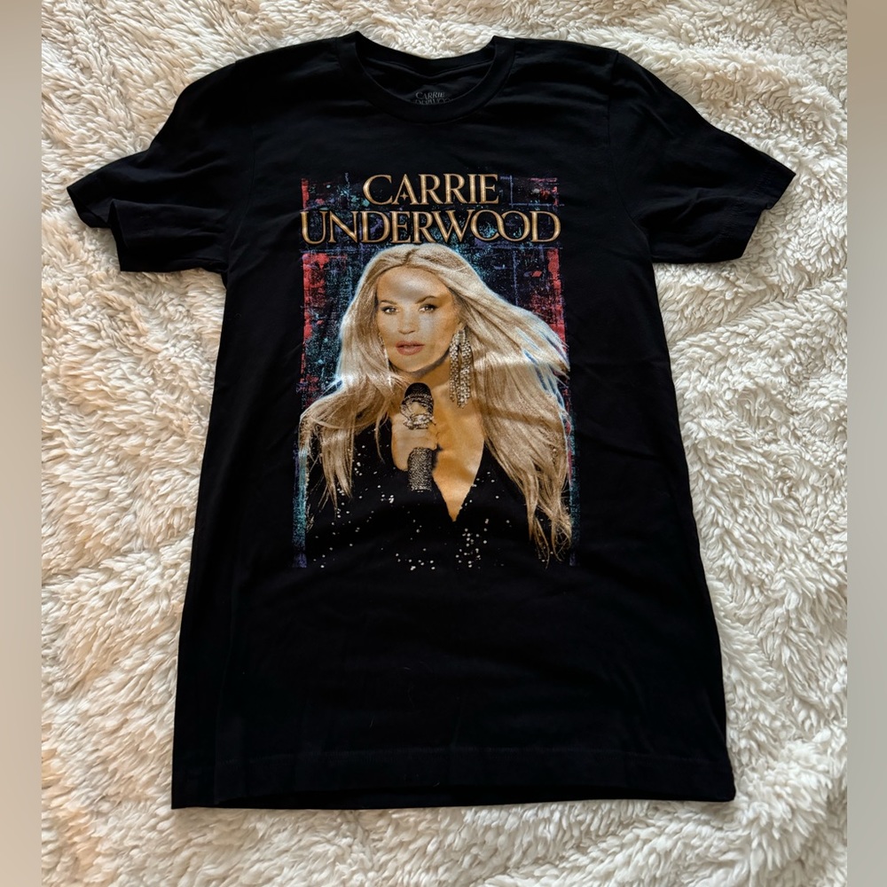 Carrie Underwood T-Shirt Size S